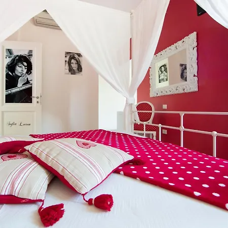 Bed & Breakfast The Divine 4*