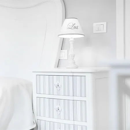 The Divine Βερμπάνια