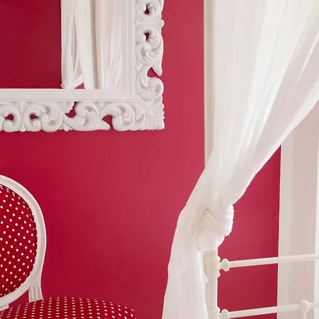 The Divine Bed and Breakfast 4*