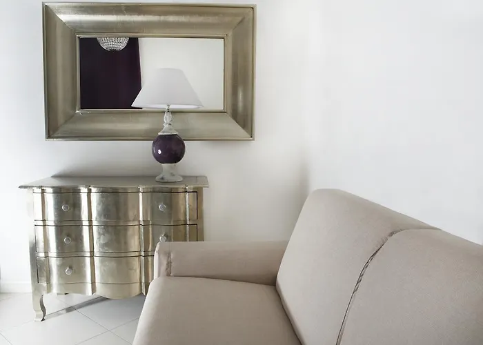 The Divine Oda ve Kahvaltı Verbania